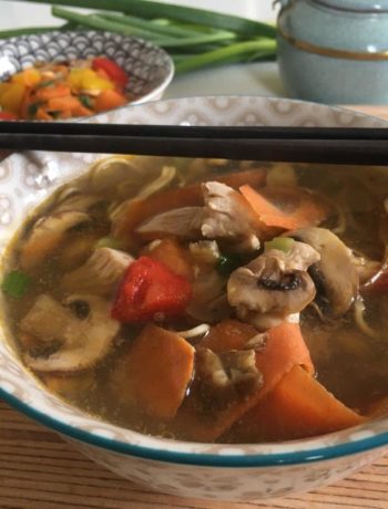 Soupe asiatique de poulet aux noodles