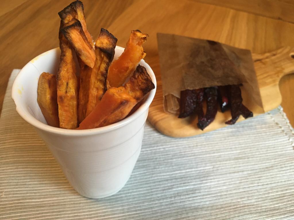 Frites de patate douce et de betterave