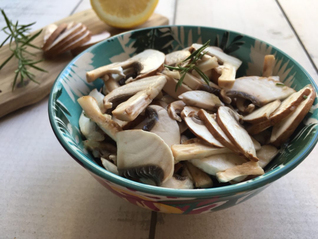 Salade de champignons à la sarriette et au citron