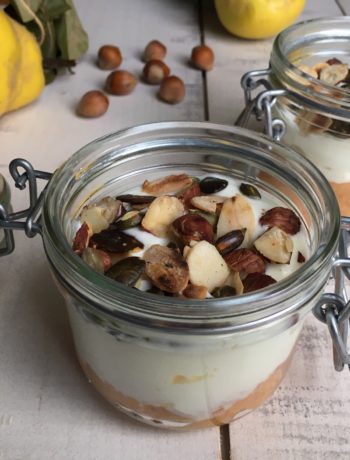 compotée de coing, fromage blanc et fruits secs torréfiés