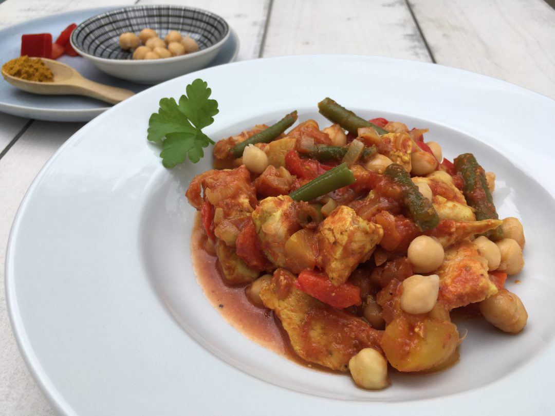 poulet à l'orientale avec pois chiches et haricots verts